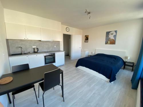 . COZY STUDIO WITH GARAGE IN THE CITY CENTER