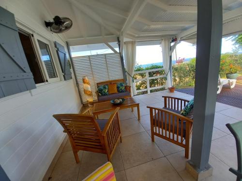 Les Gites Capra - Villa Aimeandre piscine et Spa in Bouillante