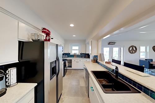 Bay Dreamin - Waterfront Key Allegro Home & Dock home - main image