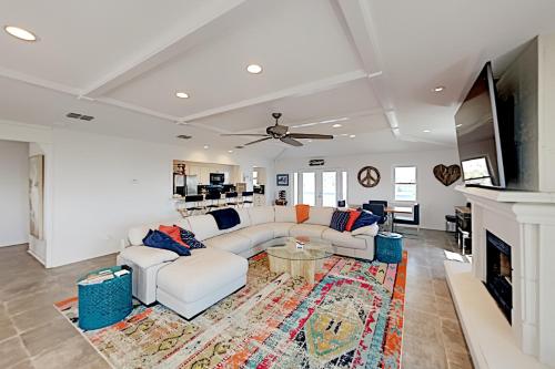 Bay Dreamin - Waterfront Key Allegro Home & Dock home - image 5