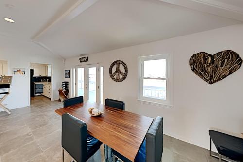 Bay Dreamin - Waterfront Key Allegro Home & Dock home - image 7