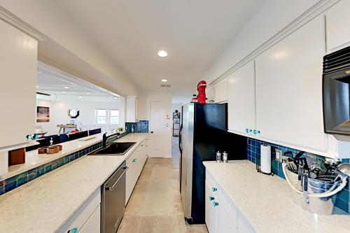 Bay Dreamin - Waterfront Key Allegro Home & Dock home - image 9