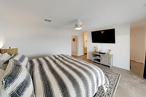 Bay Dreamin - Waterfront Key Allegro Home & Dock home - image 11