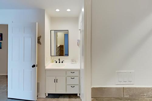 Bay Dreamin - Waterfront Key Allegro Home & Dock home - image 12