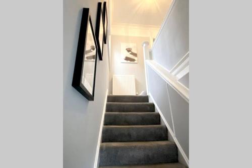 Entrance, Spacious 2 Bed APT sleeps 4 near Bournemouth Beach in Redhill