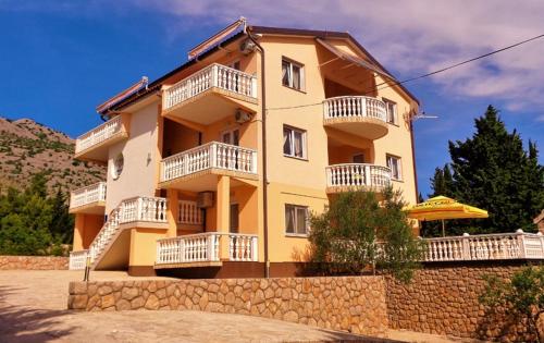 Apartment in Starigrad-Paklenica with sea view, terrace, air conditioning, Wi-Fi (3742-10), Pension in Starigrad-Paklenica