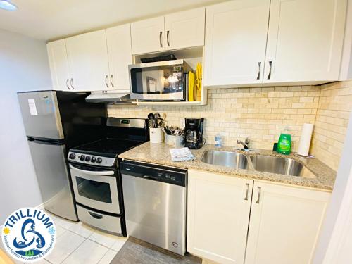 bucătărie, Slopeside Blue Mountain Condo - Wifi, Linens/Towels, Ski In/Out in The Blue Mountains (ON)