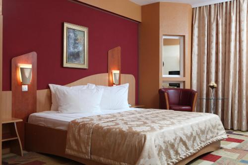 Ambassador Hotel Stop at Best Western Ambassador Hotel to discover the wonders of Timisoara. The hotel offers a wide range of amenities and perks to ensure you have a great time. All the necessary facilities, includin