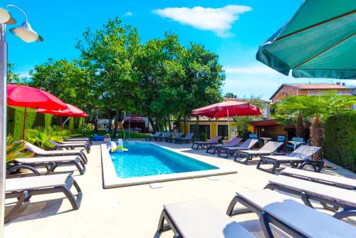 Holiday house in Porec with balcony, air conditioning, WiFi, washing machine (4928-2)