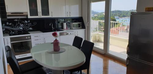 One-Bedroom Apartment image 8