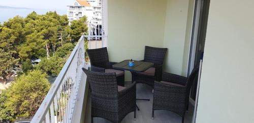 One-Bedroom Apartment image 7
