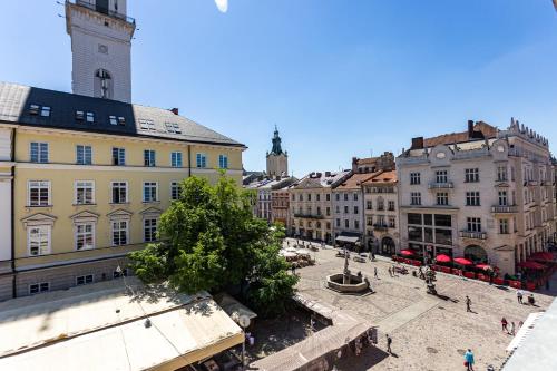 Luxury apartment with Rynok square view - image 13