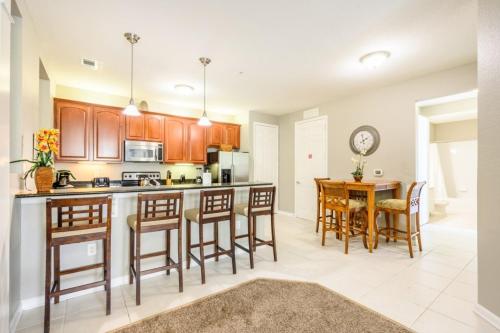 Beautiful Lake View Condo - CDC COMPLIANT condo - image 4