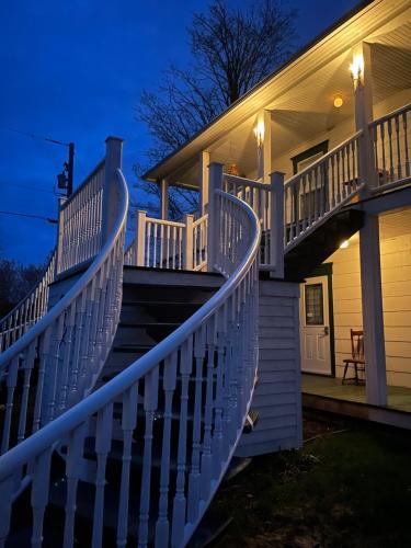 酒店外观, Au Coeur des Jardins in 布罗蒙(QC)