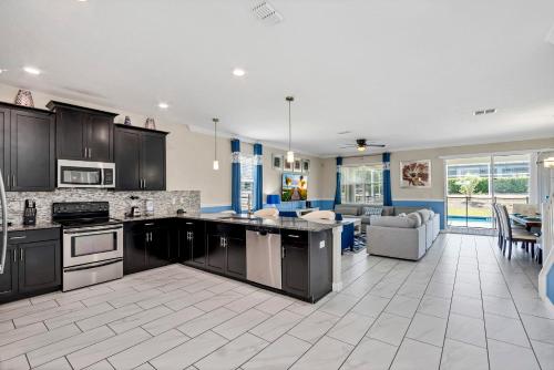 Luxurious Grand Home Themed Bedrooms and Large Pool Area #8CG099 - image 3