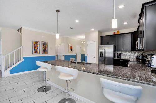 Luxurious Grand Home Themed Bedrooms and Large Pool Area #8CG099 - image 7