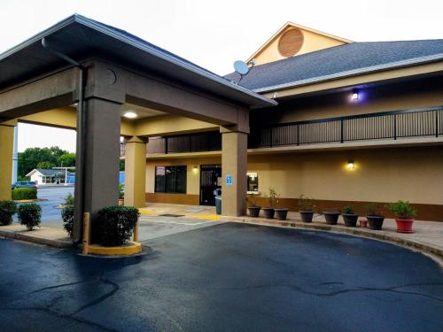 Days Inn of Elberton - image 2