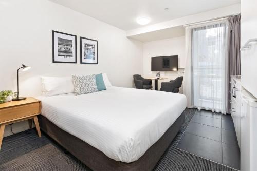 City Edge North Melbourne Apartment Hotel