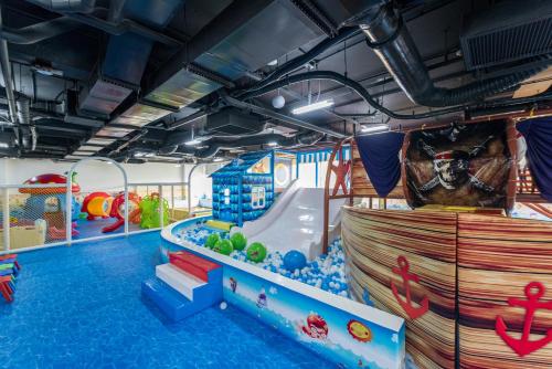 Flamingo Resort Cat Ba in Cat Ba Island