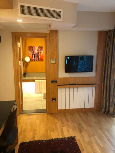 Maywood Hotel – Istanbul, FL