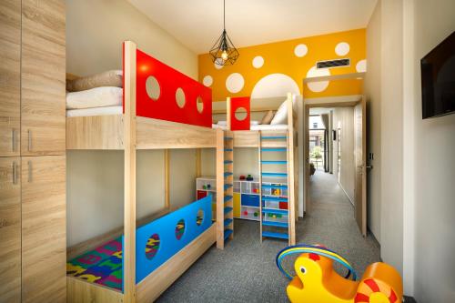 Premium Family Room (2 adults + 2 children)