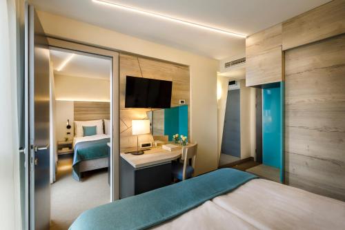 2 queen beds