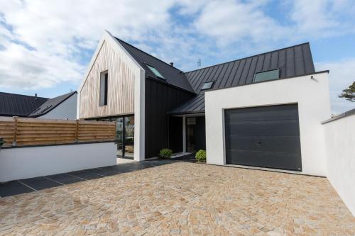Four-Bedroom House image 10