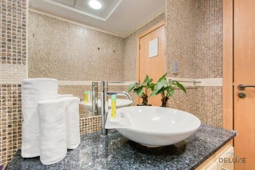 Whimsical 1BR at Shoreline Al Khudrawi 6 Palm Jumeirah by Deluxe Holiday Homes