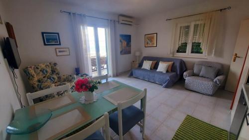 Oasis Apartments in Sutivan