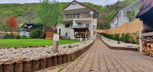 Skats, Casa Jax in Valea Manastirii