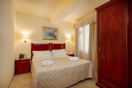 Hotel Regina Elena - Photo 2