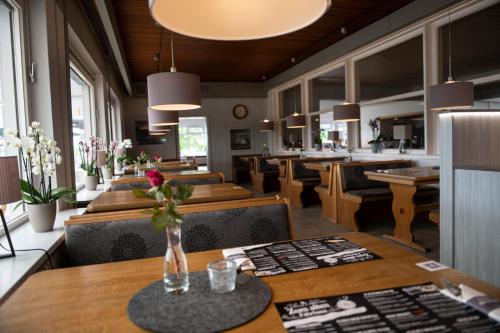 Ресторант, Zum Alten Fährhaus - Bed & Breakfast (Zum Alten Fahrhaus - Bed & Breakfast) in Lexfähre