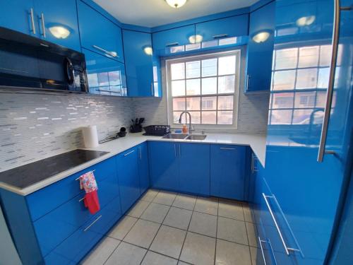 3BR sleeps up to 12, Remodeled and Very Cozy