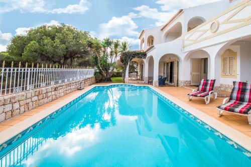 Beautiful 3 Bed 3 Bath Villa with Private Pool, only 15 minute walk to the beach gîte à louer Praia da Falesia