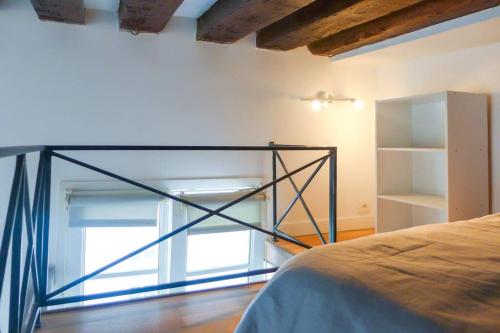 Chatelet- Renewed central Studio with mezzanine - image 11