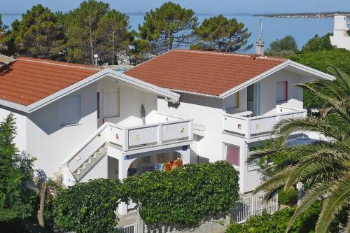  Apartments Dervic Vir - CDN02080-DYA, Ferienwohnung in Vir