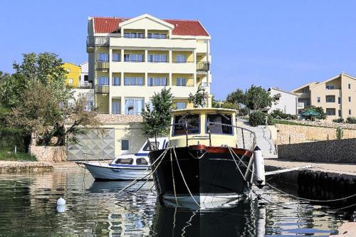  Apartments Vila 4M Miletici - CDN0210ac-CYA, Unterkunft in Miletići