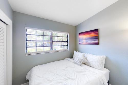 Clearwater Bungalow - image 2
