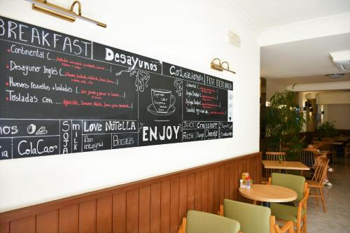 Hostal Mallorca - image 12