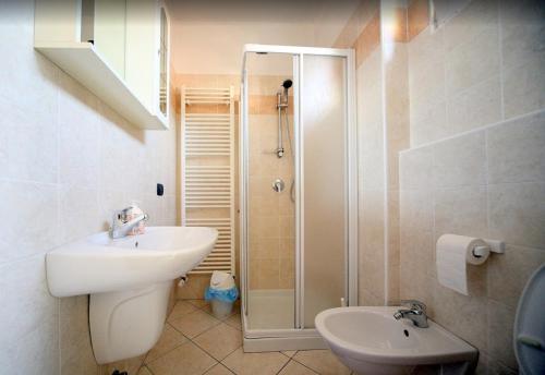 衛浴, HOTEL RISTORANTE ROMA in 科利科
