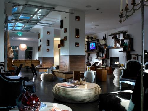 30190043 Bungalow Hotel