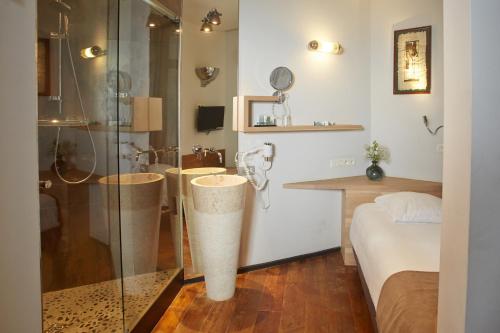 Small Single Room image 1