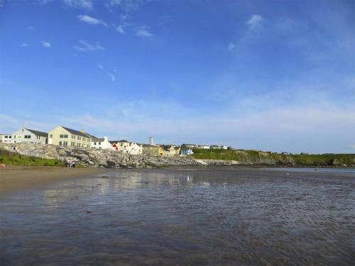 搜索mcdonalds附近的酒店爱尔兰恩尼斯