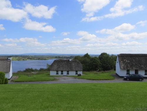 搜索mcdonalds附近的酒店爱尔兰恩尼斯