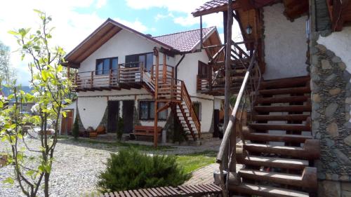 Апартаменти У Кузьмича двокімнатні, Mykulychyn