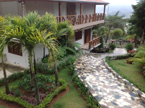 Kert, Villa Paloma/ Home/ Office-Remote Office in Constanza