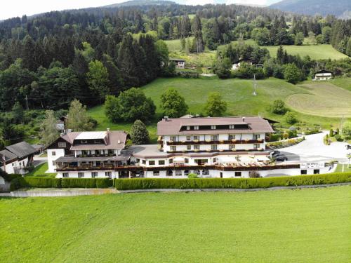 Ferienhotel Sunshine - Hotel - Berg im Drautal