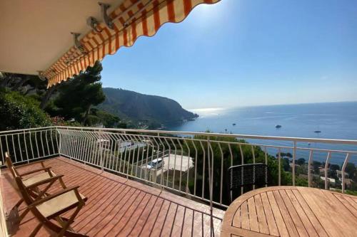 Eze Bord de Mer, panoramic sea view, terrace, pool gîte à louer Èze