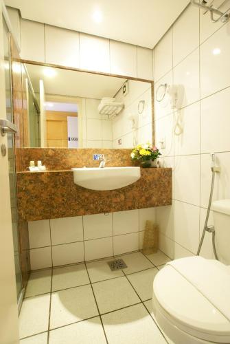 Chambre triple, deluxe, supérieure, vue partielle sur la mer