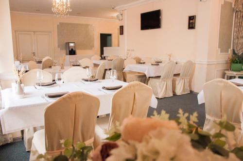 Royal Olympic Hotel - image 11